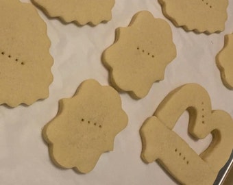 Galletas de azúcar en blanco
