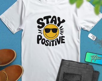 Camiseta Stay Positive: Camiseta con gráfico retro de cara sonriente