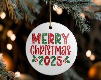 2025年 陶器製クリスマスオーナメント：お祝いのホリデーツリー