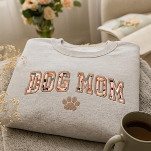 Sweat personnalisé pour maman chien, chemise maman chien personnalisée, col rond pour maman chien, cadeau fête des mères pour maman chien, cadeau floral pour amoureux des chiens