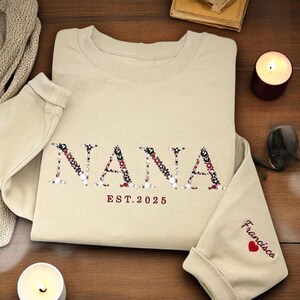 Embroidered floral mama sweatshirt, mama crewneck, mom gift, embroidered sweatshirt, crewneck, personalized sweatshirt, mothers day, custom