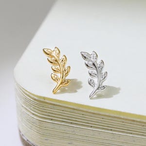 Laurel Leaf Stud Earring Dainty Foliage Threadless Push Pin 925 Silver Nature-Inspired Cartilage Helix Tragus Lobe Piercing Gift for Her