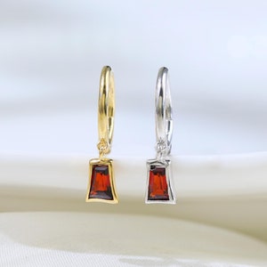 Pendentif géométrique grenat avec charnière cliquet, pierre précieuse unique, goutte pour le nez, cartilage sans couture, boucle d'oreille en hélice Daith, anneau de septum, piercing en argent