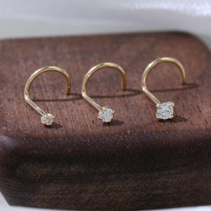 Piercing para la nariz en oro macizo de 14 quilates con diamantes redondos en forma de S y moissanita, varios tamaños, con gemas diminutas, joyería minimalista.