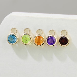 Colgante de oro macizo de 14 quilates con gema multicolor y piedra natural. Conector para piercing solitario en cartílago, hélix, rook o lóbulo.