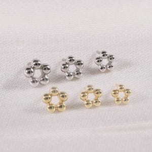 Flower Multiple Size Hollow Earring  Flower Bead Cartilage Helix Conch Tragus Push Back Stud Modern Bead Earring Minimalist Piercing