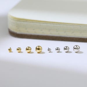 Maleńka kulka wielorozmiarowa kolczyk koralikowy wciskany płaski tył mały labret chrząstka helisa muszla kolczyk prosty piercing srebrna ręcznie robiona biżuteria