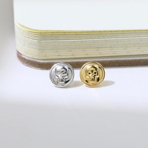 Skeleton Skull Earring Vintage Circle Flat Back Earring Skull Disc Stud Cartilage Helix Tragus Simple Piercing Silver Threadless Jewelry