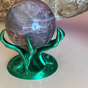 Mystical Tree Crystal Ball Stand – Spiritual Nature Display zdjęcie 3