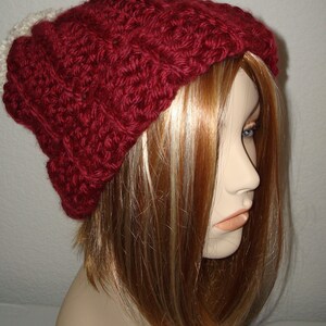 Gehäkelte Bulky Ribbed Winter Snowboarder Slouchy Mütze mit Pom Pom/Winter Mütze/Warm Soft Hat/Burgandy/Off white pom pom/Fall hat/ski hat