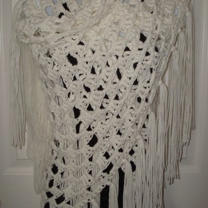 Beautiful Hand Crochet White Triple Cluster Stitch Triangle Shawl/Cape/Stole/Wrap/Cowl/Womens Accessories/Fall/Women&#39;s Shawl/Women&#39;s