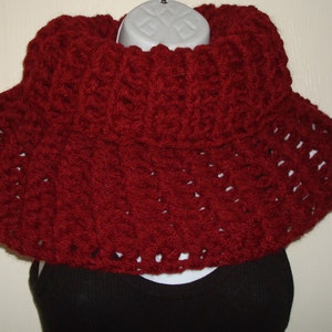 Crochet Ribbed Chunky Burgandy Cowl/Neckwarmer/Women&#39;s Accessories/Winter Cowl/Fall Cowl/Infinity Cowl/Warm and Cozy Cowl