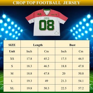 Pode incluir: Camisola de futebol curta branca com detalhes em vermelho e verde. Apresenta o texto "AKA" e o n&uacute;mero "08" em verde. Inclui uma tabela de tamanhos com medidas em cm e polegadas para comprimento e busto.