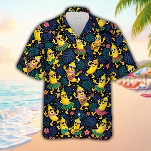 Maglietta hawaiana con banana che ride, divertente maglietta Aloha con banana danzante e motivo ukulele hula con foglie tropicali, ideale come regalo per le vacanze al mare e l'estate.