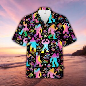 Camisa hawaiana con estampado de Bigfoot y hongos mágicos, camisa abotonada con estampado de Sasquatch psicodélico, camisa para festival de verano con estampado de hongos neón, regalo con estampado de hongos