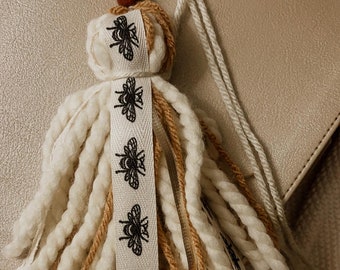 Bible Tassel &quot;Honeybee&quot;