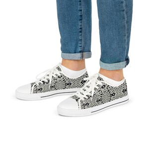 Men's Low Top Sneakers: Graphic Print Canvas Shoes