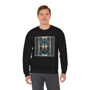 Sudadera de papá lobo con cuello redondo y diseño de cartas del tarot. Ideal para el Día del Padre, amantes de los animales, acogedora y cómoda. Regalo para papá.