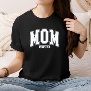 Custom Mom Est Shirt, Custom Mama Est Shirt, Custom Mama Shirt, Pregnancy Announcement Shirt, Mom Life Shirt, Mama Shirt, Mothers Day Shirt