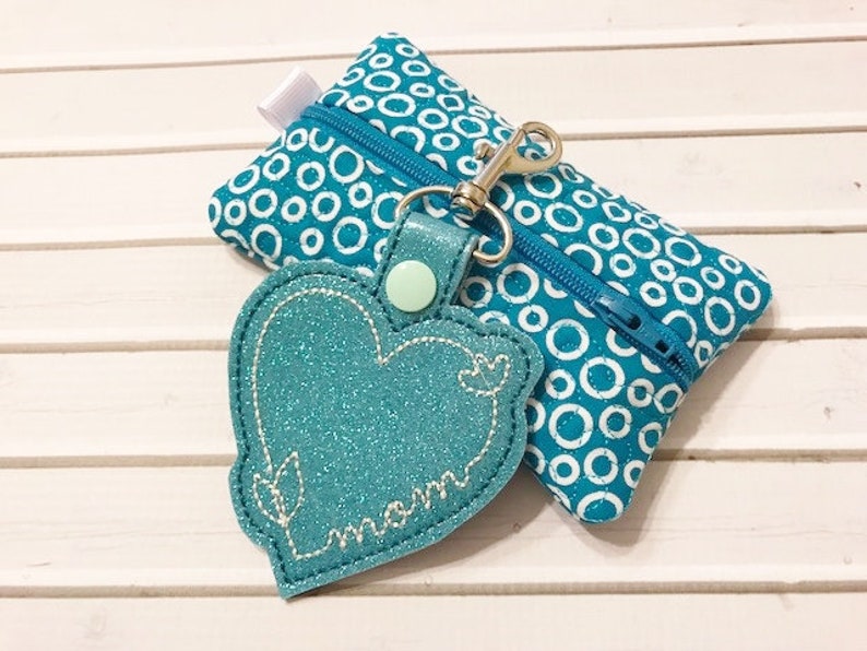 ZIPPERED BAG Tissue Kleenex Holder great for Grandma Mom and Teachers