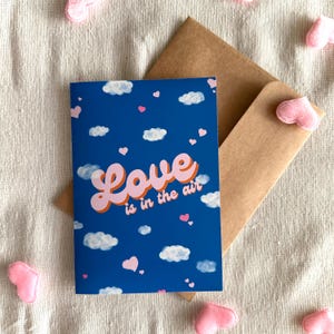 de voeux personnalisée - Il y a de l'amour dans l'air | Carte illustrée, Carte de fête des mères, Carte postale personnalisée, Carte d'anniversaire, Jolie carte de voeux