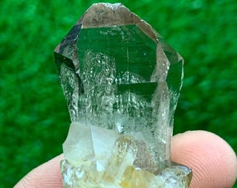 スモーキーハシュピクォーツポイントクラスター - 魔女のよう！天然