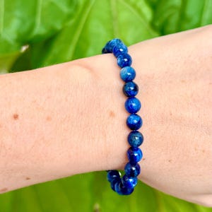 Blue Kyanite Bracelet, 8mm Beaded Stretchy Crystal Bracelet, Kyanite Jewelry, Kyanite Stacking Bracelet, Blue Kyanite Crystal Bracelet