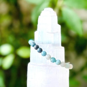 Trolleitkristallarmband, lugnande spirituell sten, pärlbesatt stapelarmband (6 mm)
