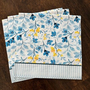 Blau weiße Servietten mit Blumenmuster - Lunchgröße - 3er Set - Servietten mit Blumenmuster - Decoupage Papierservietten - Bastelgewebe - Servietten mit Blumenmuster