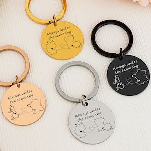 Benutzerdefinierte Zwei Karte Schlüsselbund, immer unter dem gleichen Himmel, Fern Beziehung Geschenk für Freunde, Haus Geschenk für sie / ihn verlassen