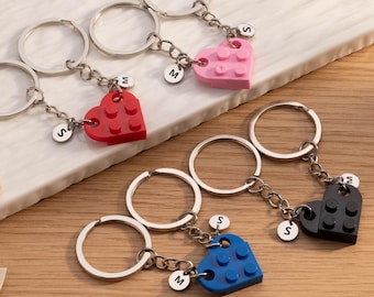 Juego de llaveros personalizados con inicial de corazón, llavero a juego, llavero para parejas, juego de llaveros con bloques de construcción, regalo de San Valentín para ella.
