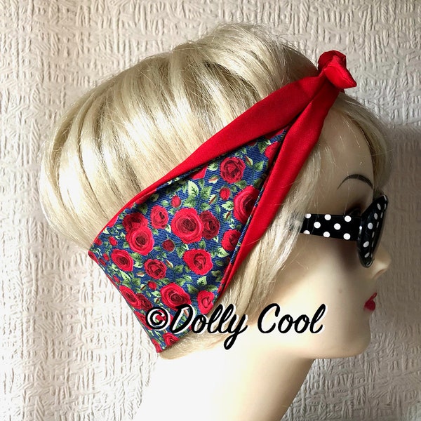 Red Rose on Blue Denim Chambray Hair Tie Rockabilly Hoofddoek van Dolly Cool - Rockabilly - Pin Up