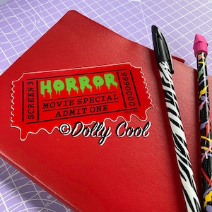 Horror Movie Ticket Vinyl Aufkleber - Illustriert - Laptop - Notebook - Wasserdicht - von Dolly Cool