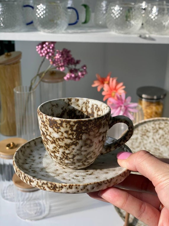 Skandinavische Keramik Espresso Tassen Set: 6 gesprenkelte Kaffee Tassen & Untertassen
