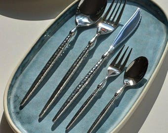 Edelstahlbesteck Set 4-teilig: Gehämmertes Design