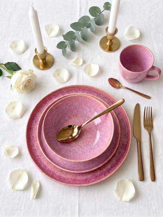 Rosa Hochzeits-Geschirr-Set | Handgefertigte Keramikteller für Hochzeitstisch | Romantisches Geschirr | Service der Tischrose | Event-Teller-Set
