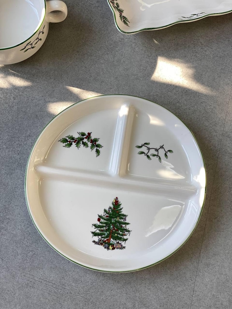 Weihnachtsgeschirr Set 60-teiliges Weihnachtsgeschirr-Set – Pappteller & Servietten Mit Weihnachtsbaum-Motiv, Einweg, 22,9 Cm + 17,8 Cm