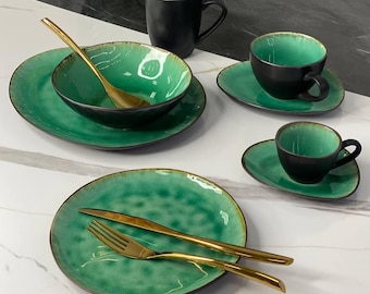 Matte Schwarz & Smaragdgrün Keramik | Handgefertigter Speiseteller, Salatteller, Untertasse und Becher | Großhandel verfügbar