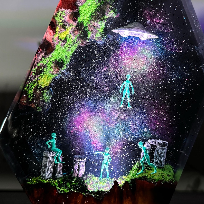 Alien Resin Lamp • UFO Abduction LED Light • Sci-fi Home Decor ...