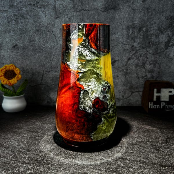 Handgemaakte vaas van epoxyhars: rustiek huisdecor (20 cm)