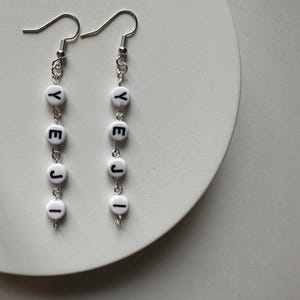 Boucles d&#39;oreilles ITZY Yeji. Boucles d&#39;oreilles et bijoux Kpop faits maison.