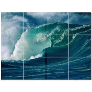 Op de afbeelding: Een grote, krachtige golf breekt in de oceaan. De golf is diepblauwgroen met wit schuim op de top. Het water is diepblauw.