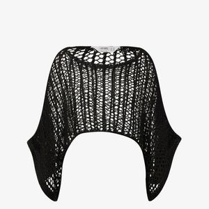 Op de afbeelding: Zwart opengebreid topje met een brede halslijn en korte mouwen. De top heeft een los, luchtig ontwerp, met een getextureerde, doorschijnende uitstraling. Het kledingstuk is gemaakt van een lichtgewicht materiaal, geschikt om te dragen in laagjes of bij warmer weer.