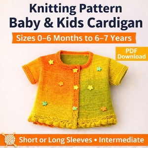 Op de afbeelding: Een gebreid baby- en kinder vest in oranje en groene tinten, versierd met ster-vormige versieringen. Het patroon omvat maten van 0-6 maanden tot 6-7 jaar, met opties voor korte of lange mouwen. De tekst op de afbeelding luidt "Knitting Pattern Baby & Kids Cardigan".