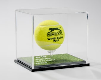 Anpassbare Tennisball-Vitrine - Rasen- oder Massivholzbasis, gravierbares Spielandenken