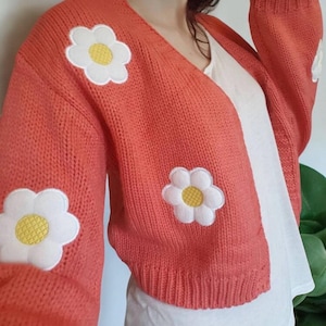 1980年代オーストリア製のハンドニットカーディガン パープルの花刺繍