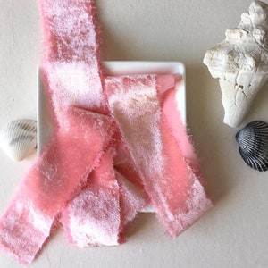 Nastro di velluto rosa dipinto a mano, bouquet da sposa, inviti per matrimonio, tinto a mano, strappato a mano, fatto a mano, styling fotografico, velluto rosa zucchero