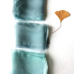 Set van 3 oceaangroene zijden chiffon linten, handgeschilderde linten in een oceaangroene kleur, handgescheurde linten