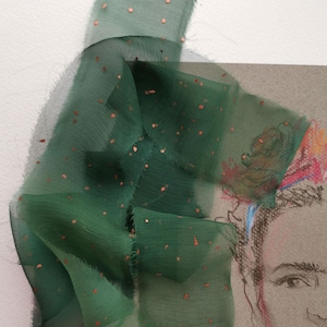 Nastro di seta stropicciato verde scuro con pois color rame, nastro di chiffon di seta 2,5x60" Bouquet da sposa, strappato a mano, dipinto a mano, matrimonio boho