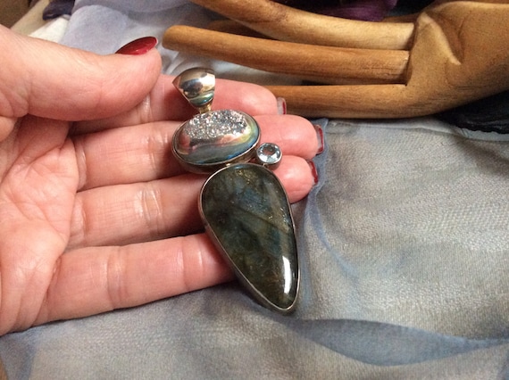 Vintage handcrafted big sterling silver pendant, … - image 4